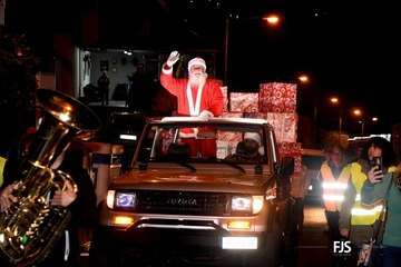 Papá Noel irrumpe en Lomo Magullo en un 4x4/FJS Fotografía.
